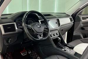 Volkswagen Atlas SE 2018 d'occasion en bon état, sans réserve, avec pack R-Line, principalement d'origine californienne, plusieurs modifications - Product Image 4