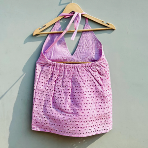 Top de algodón lavanda Chikan Hakoba con borlas bordadas y decoración calada Vestido corto de punto con cuello Halter - Product Image 2