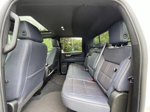 <span class=keywords><strong>Chevrolet</strong></span> <span class=keywords><strong>Silverado</strong></span> 2500HD High Country, pick-up robuste, blanc impeccable, moteur <span class=keywords><strong>V8</strong></span> turbo <span class=keywords><strong>diesel</strong></span>, meilleur prix - Product Image 5