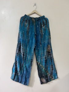 Pantalon de pyjama vintage en crêpe de soie tie-dye, doux et confortable, idéal pour les vacances - Product Image 4