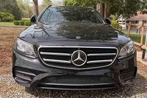 Mercedes-Benz E400 4Matic Wagon 2018 d'occasion en excellent état, V6 biturbo, transmission intégrale, pack Premium 3, non modifié - Product Image 1