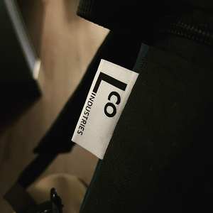 Etiquetas de ropa blancas privadas de poliéster tejido, fabricante de ropa, etiquetas de tela, cuello de hierro, Color personalizado, etiqueta con logotipo personalizado, ropa - Product Image 5