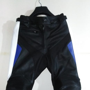 Pantalones de motocicleta personalizados, con deslizadores de rodilla y protecciones de carreras - Product Image 1