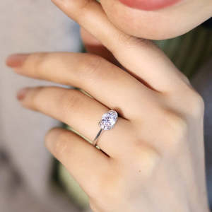 Bague solitaire en argent Zarkan avec diamant, bijou élégant et éblouissant - Product Image 1