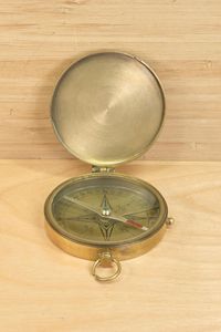 Boussole Nautique en Métal Premium Style Antique Instrument de Navigation Fonctionnel Pièce Décorative de Bureau pour la Maison et le Bureau - Product Image 5