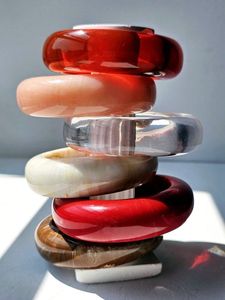 กำไลข้อมืออะคริลิกสลิมแกะสลักลาย ขายส่ง เครื่องประดับงานแต่งงานสไตล์วินเทจ เป็นมิตรกับสิ่งแวดล้อม - Product Image 4