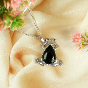 สร้อยคอจี้รูปกบคริสตัลธรรมชาติพร้อมโซ่โลหะ - Product Image 5