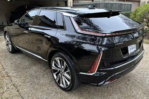 VOITURE ÉLECTRIQUE EXTRÊMEMENT PROPRE 2023 CADILLAC LYRIQ RWD 340-HP EV CROSSOVER BATTERIE 102-KWH PRÊTE À ÊTRE EXPÉDIÉE - Product Image 3