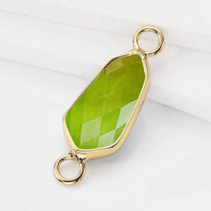 Conector Hexagonal de Jade Verde Facetado Hecho a Mano - Suministro de Joyería con Doble Aro Chapado en Oro - Product Image 1