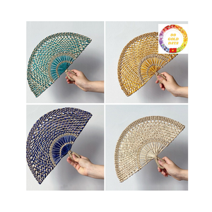 Abanico de algas marinas decorativo hecho a mano ligero y único perfecto para temas tropicales y hogares bohemios - Product Image 1