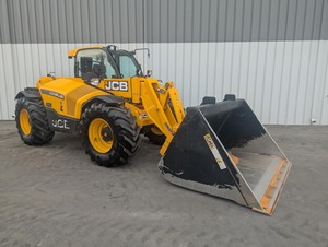 Manipulador Telescópico JCB 542-70 AGRI PLUS 2020 con Cucharón de 3 Yardas y Borde de Corte Atornillado, Tracción en las 4 Ruedas, 125 HP con Acoplamiento Rápido Hidráulico - Product Image 1
