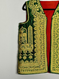 Élégant gilet traditionnel afghan pour hommes avec broderie complexe Vêtements ethniques élégants parfaits pour les mariages et les événements culturels - Product Image 3