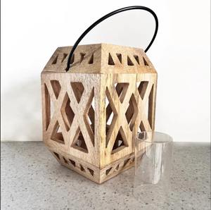 Linterna colgante de madera con diseño tallado, hermoso candelabro perfecto para la decoración del hogar, disponible al mejor precio - Product Image 1