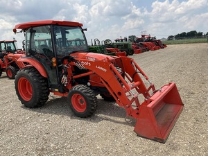 Tracteur compact Kubota BX23S 4x4 avec chargeur, pelle rétrocaveuse et tondeuse de 60 pouces, seulement 143 heures de fonctionnement, à vendre, moteur diesel haute performance - Product Image 1