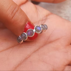 Labradorita Natural chapada en Plata de Ley 925 sólida, ajuste de bisel redondo, anillo de banda de eternidad de 4mm, joyería de moda hecha a mano para mujer - Product Image 1