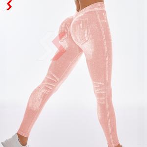 Nouveau pantalon de yoga pour femme, taille haute en denim, coupe slim, sans couture, extensible, tricoté, leggings de fitness, dos en V, effet push-up des fesses, froncé - Product Image 5