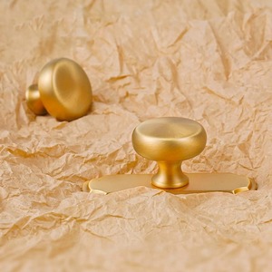 Perilla dorada con placa para armarios, cajones y puertas, elegante juego de manijas decorativas para decoración del hogar, estilo interior y muebles - Product Image 3