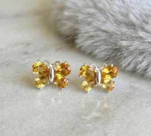 Pendientes pequeños de topacio amarillo con diseño de mariposa, poste de mariposa, plata de ley 925, joyería de piedra de nacimiento de noviembre, regalo para ella - Product Image 1