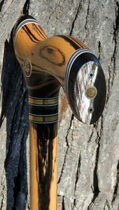 Bastón de Resina de Madera Antideslizante y Sin Comodidad con Mango de Forma Natural Resistente para Rehabilitación de Ancianos y Feng Shui - Product Image 2