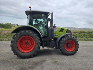 Tracteur agricole Claas 4x4, moteur 85 CV, système de transmission par engrenages, conçu pour les travaux agricoles intensifs et une efficacité énergétique maximale. - Product Image 1