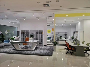 Estación de Trabajo Ergonómica Moderna para Oficina, Escritorio Modular para 4 Personas, Cubículo de Madera Laminada con Partición de Vidrio - Product Image 5