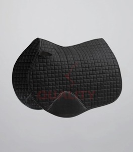 Manta de silla de montar inglesa duradera y transpirable, fabricada con paneles acolchados suaves que proporcionan un ajuste equilibrado y control de presión. - Product Image 1