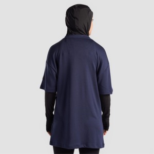 Haut de sport modeste Veiled Velocity en bleu marine - Product Image 3