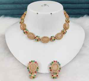 Ensemble de collier inspiré de Sabyasachi, tenue traditionnelle indienne minimaliste, magnifiques boucles d'oreilles complétant les tenues ethniques et occidentales - Product Image 5