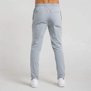 Pantalones grises clásicos: estilo elegante con dobladillo abierto con cómoda cintura híbrida y bolsillos funcionales - Product Image 2