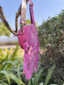 <b>Suede</b> Leather Western Style Boot Stitch Latest Designer round <b>Fringe</b> <b>Bag</b> Handbag Hot Sale Pink colour Bohemian Women Handbag - Product Image 3