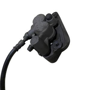 Étrier de frein arrière d'origine Aprilia Sportcity 125 2005 avec tuyau de frein pour motos - Product Image 2