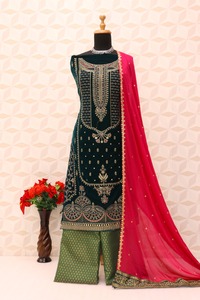 Excellente qualité Winter Collections Designer Velvet Salwar Kameez avec broderie lourde Séquence de 3mm - Product Image 6