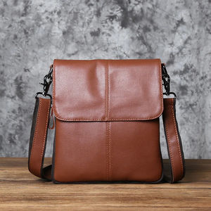 กระเป๋าสะพายข้างสำหรับผู้ชายกลางแจ้งลำลองดีไซน์เรียบง่ายพร้อมตกแต่งตัวอักษรหนังกันน้ำสไตล์ใหม่ - Product Image 5