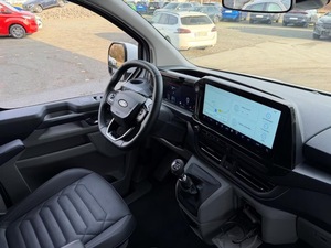 Usato 2025 Ford Tourneo Custom L1 Titanio 4 Cilindri Potenza 114kW (155 CV) Alimentazione Benzina Euro6e Trasmissione Manuale Guida a Sinistra - Product Image 3