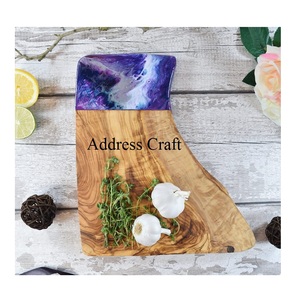 Tabla de cortar de madera y resina con logotipo personalizado de diseño único, tabla para quesos, fácil de cortar, tabla cortadora deslizante práctica para uso en la cocina - Product Image 3