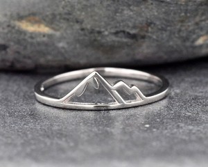 Anillo de caminata de montaña minimalista de Plata de Ley 925, banda de aventura de alto rango bajo para excursionistas, amantes del aire libre, regalo inspirado en la naturaleza - Product Image 1