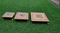 Lot de 3 Chowkis Tabouret en bois Pooja Meenakari Diwali Puja Accessoire God Idol Stand Mandir Decor Table de mariage hindou Cadeau indien