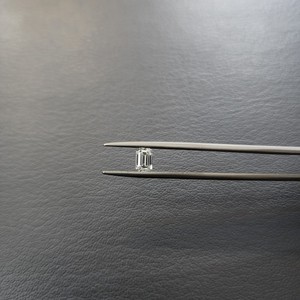 เพชรทรงแฟนซีคุณภาพสูง ผลิตในห้องปฏิบัติการ ได้รับการรับรองความใสระดับ VS2 สำหรับเพชรทรงเหลี่ยมมรกตสีขาวคุณภาพเยี่ยม - Product Image 3