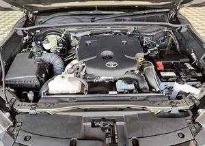Véhicule utilitaire diesel 4x4 Hilux à transmission automatique, conduite à droite/gauche, sièges en cuir, toit ouvrant foncé, pneus R16 - Vente chaude - Product Image 2