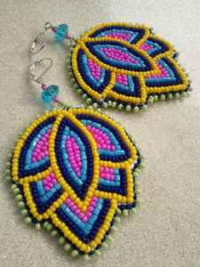 2024ต่างหูแฟชั่นแบบคลาสสิกที่ทำมือปักลวดลายสวยงามทันสมัยสำหรับผู้หญิงโมเดลธุรกิจ - Product Image 4