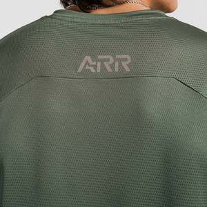 เสื้อยืดทรงพอดีตัวสีเขียวล้วน ผ้าถักโพลีเอสเตอร์ 100% น้ำหนัก 300 กรัม พร้อมป้ายกำกับแบบกำหนดเองและโลโก้ปักลาย ดีไซน์เรียบง่าย - Product Image 5