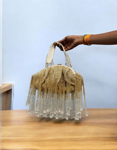 Pochette pour femmes par des fournisseurs et fabricants de sacs à bandoulière élégants, sac indien Potli, sac de soirée pour mariages et occasions spéciales - Product Image 1