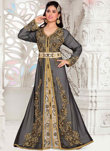 Caftanes islámicos Georgette bordados negros con hijab a prueba de sol. - Product Image 1