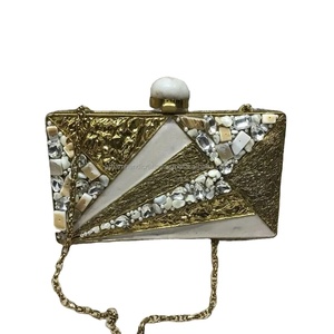 MOP pochette nacre pochette coquille pochette de soirée look élégant pour femmes et filles à BAS PRIX PAR ARTISANAT DE LUXE - Product Image 1