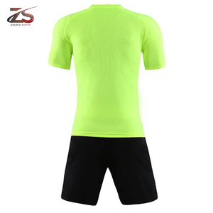 Nouvel arrivage Ensembles d'uniformes de football pour hommes de conception personnalisée de la meilleure qualité Uniforme respirant pour l'entraînement et le sport fabriqué au Pakistan - Product Image 5