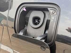 2026 Hybrid ES350e SUV Ultra-Luxe AWD Conduite à Gauche Barres de Toit en Alliage d'Aluminium Faible Kilométrage Très Bien Entretenu Tissu Automatique - Product Image 2