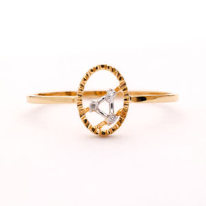 Bague de luxe en or avec cadre ovale et triangle géométrique, cluster de trois pierres, bijoux de fiançailles et de mariage pour femmes - Product Image 1