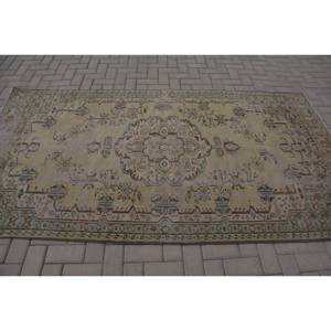 Tapis turc vintage 4,7x8,8 pieds vert jaune patchwork en laine avec envers en latex, rectangulaire, traditionnel, écologique, à poils moyens, pour salle à manger - Product Image 3