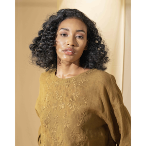 Blusa INAYA 100% Lino con Cuello Asimétrico, Estampado Floral Dibujado a Mano, Dorado/Mustard, Satinado, Ropa Formal de Oficina, Talla XL - Product Image 1