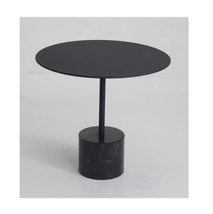 Look vintage Table d'appoint en métal doré de haute qualité pour le salon Dernière table d'appoint basse pour la décoration de la maison Utilisation en gros - Product Image 1